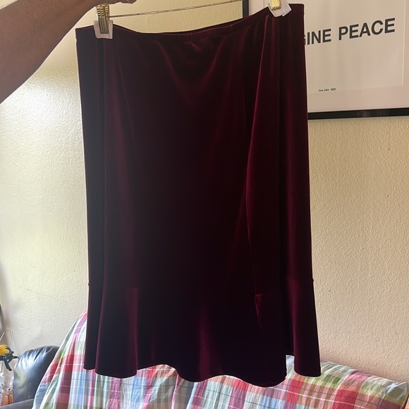 Velvet Burgundy swing midi skirt ONE SOLID COLOR and it’s BURGUNDY 😍 - Picture 2 of 3